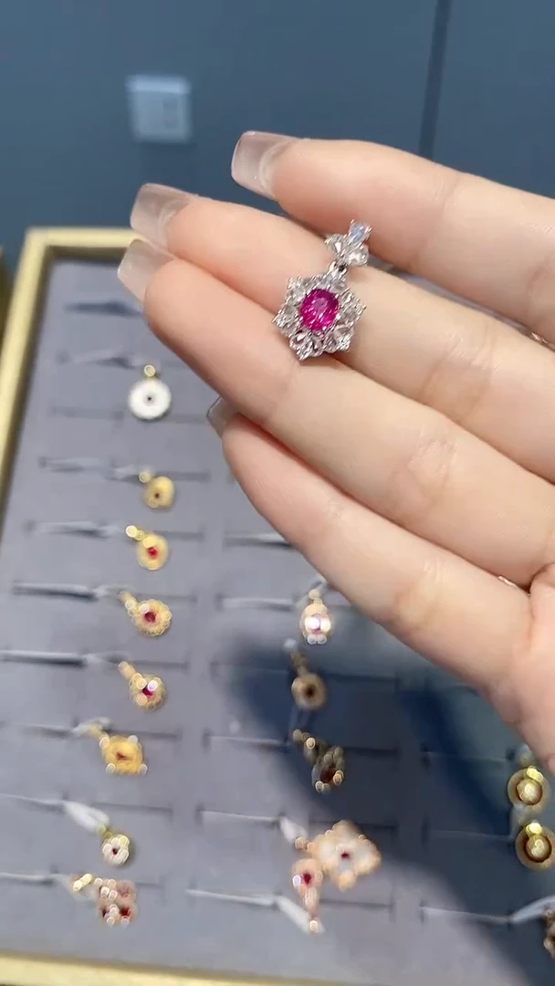 18K金镶嵌吊坠(不含链)红宝石吊坠