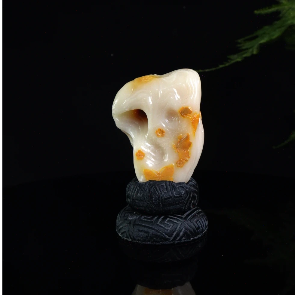 Lot.20.汶洋石蝶恋花摆件129.3克5.4x2.4x7.6cm，2EY