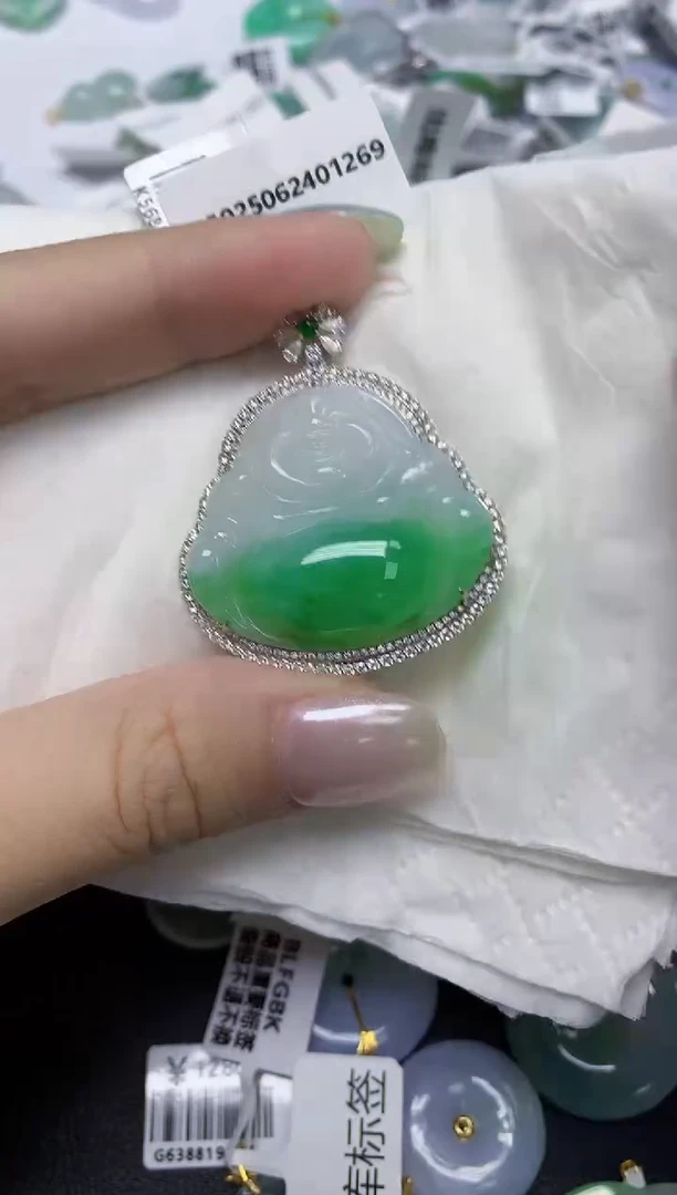 翡翠18K金镶嵌颈饰天然缅甸翡翠A货