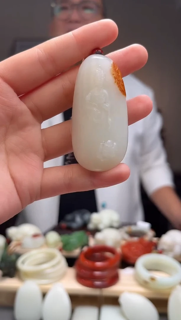 颈饰未镶嵌和田玉吊坠