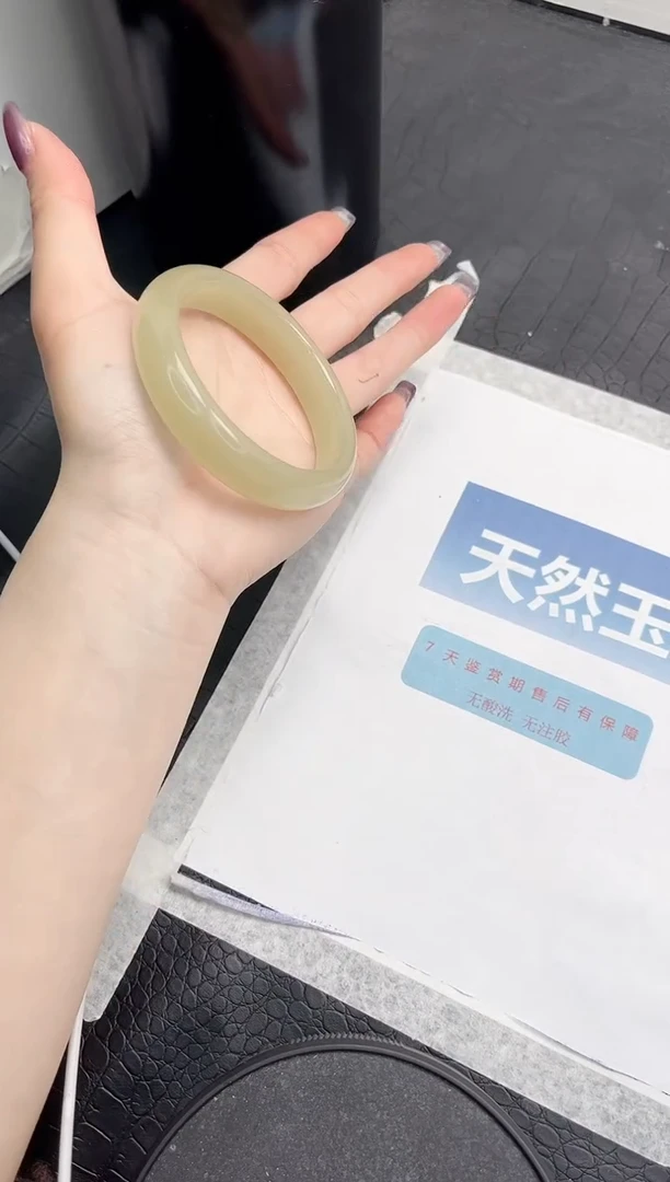 【闪购商品】石英质玉手镯未镶嵌158-56.7