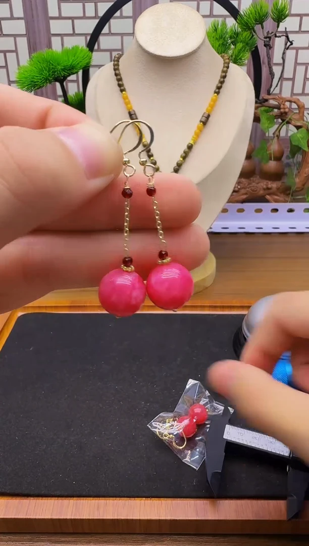 14K金镶嵌菱锰矿（红纹石）耳钉E159