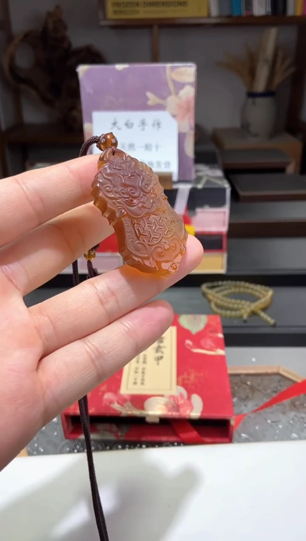 琥珀颈饰未镶嵌金棕珀唐玄甲