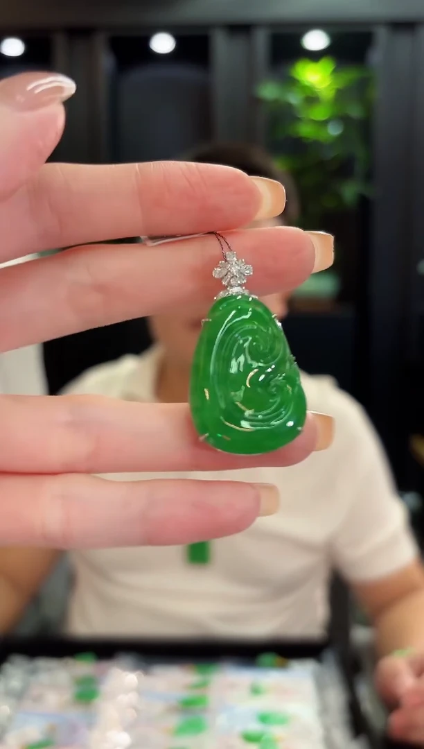 颈饰18K金镶嵌翡翠 缅料A货/支持复检/一件