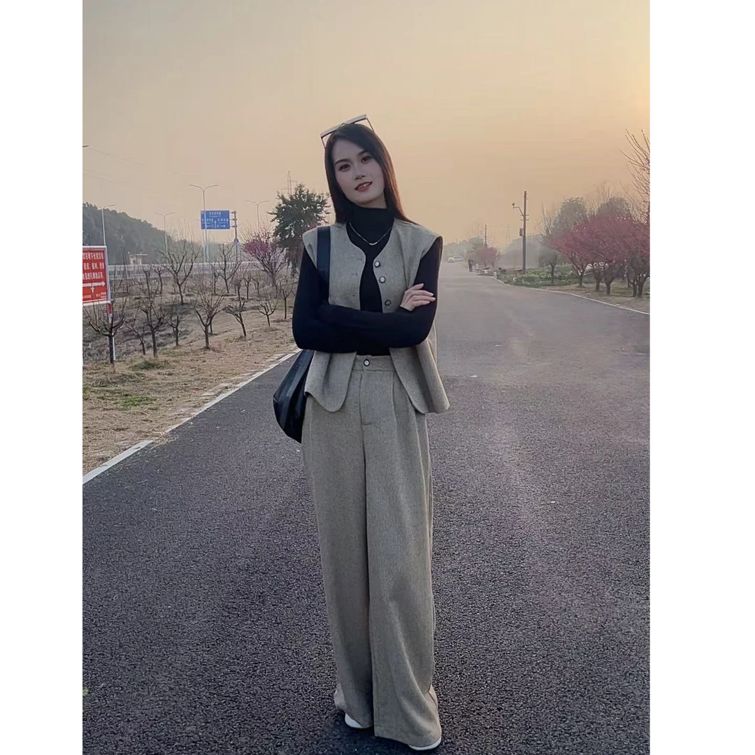 【努力的小龚】2025春季上新气质轻奢高级感马甲裤子套装LG
