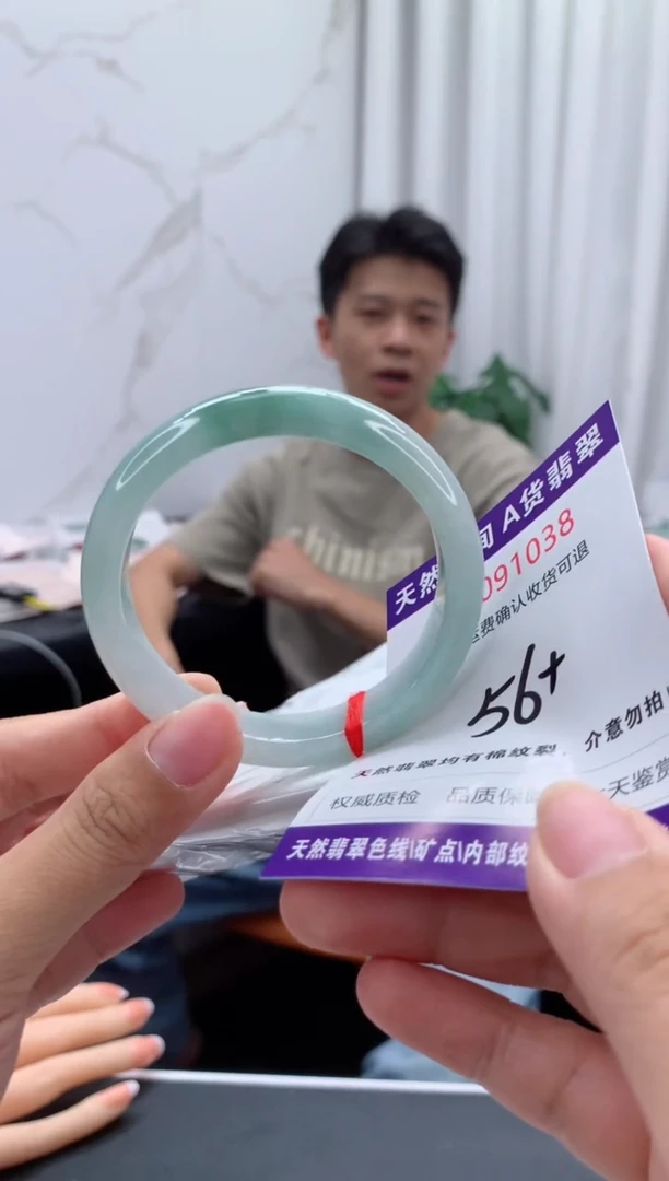 未镶嵌手镯翡翠有纹，完美者勿拍