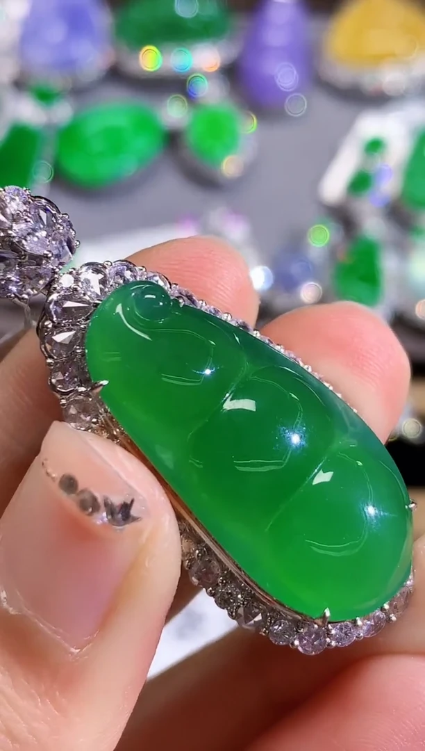 吊坠(不含链)18K金镶嵌翡翠亚*?多样性发其一