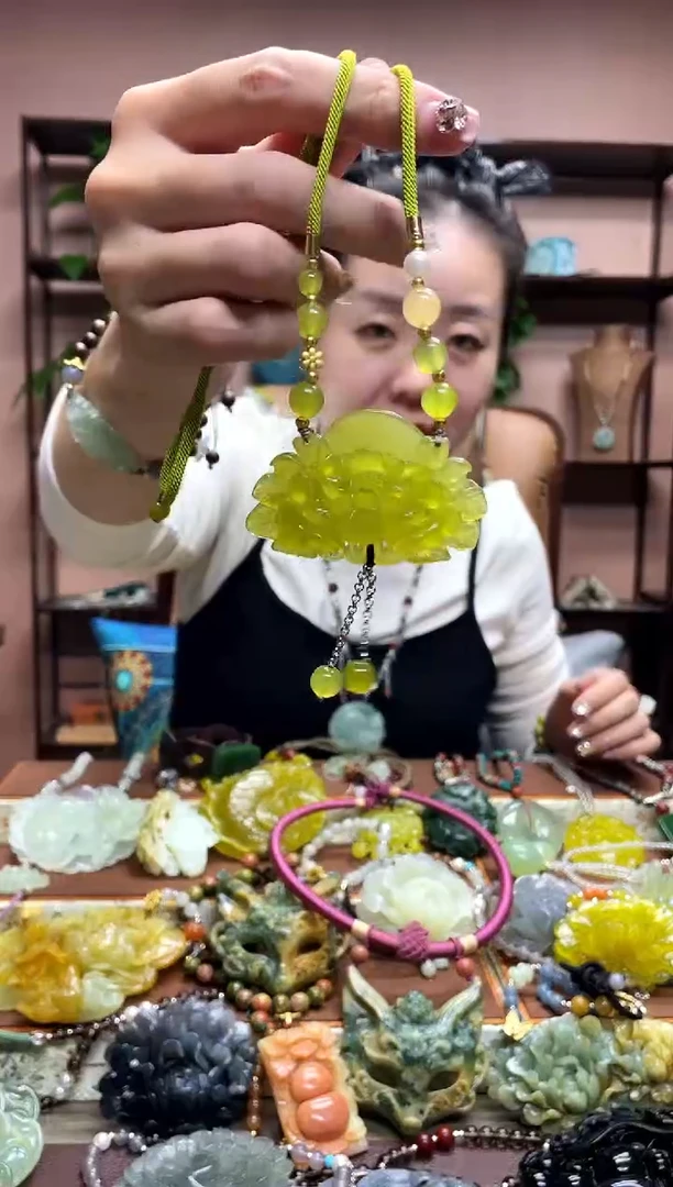 未镶嵌岫玉吊坠·