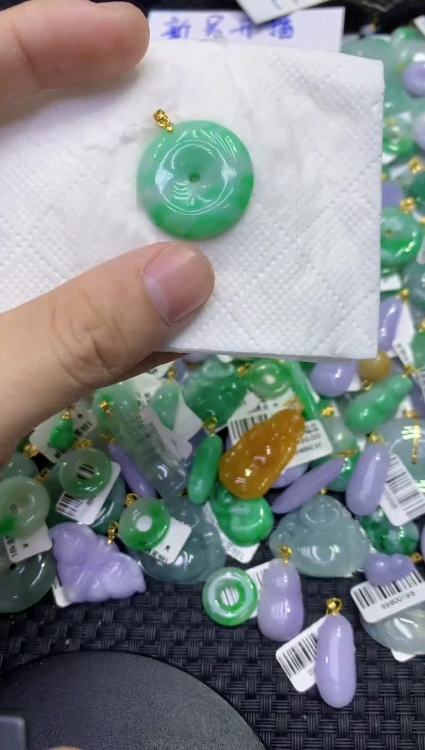 颈饰未镶嵌翡翠天然缅甸A货翡翠