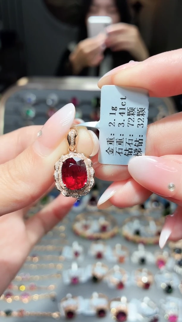 颈饰18K金镶嵌碧玺3.41ct