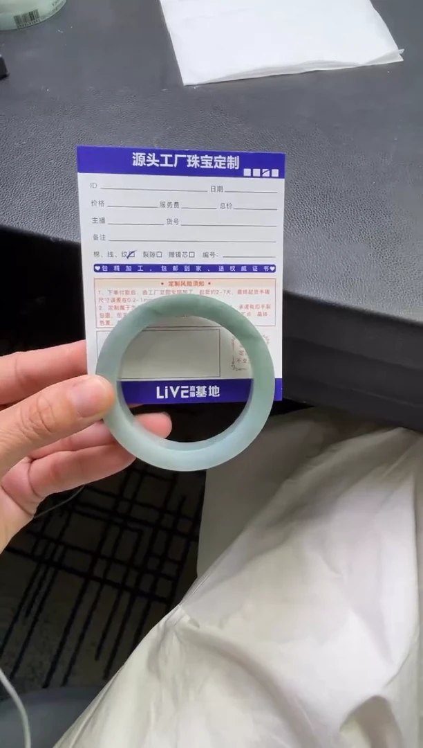 未镶嵌手镯定制翡翠竣**妈定制不退不换