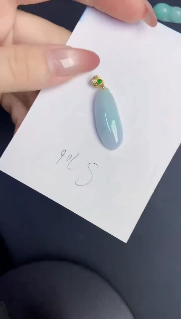翡翠未镶嵌颈饰缅甸天然翡翠A货