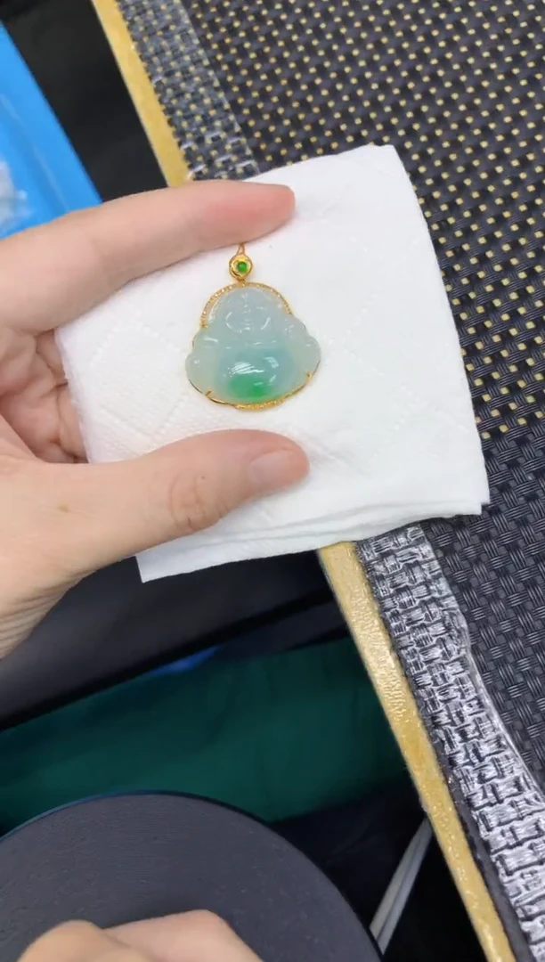 颈饰18K金镶嵌翡翠111111111