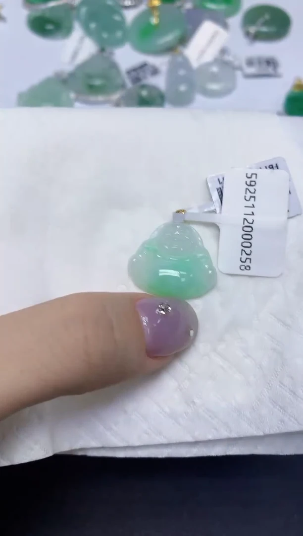 颈饰18K金镶嵌翡翠天然缅甸翡翠A货多样性发一件