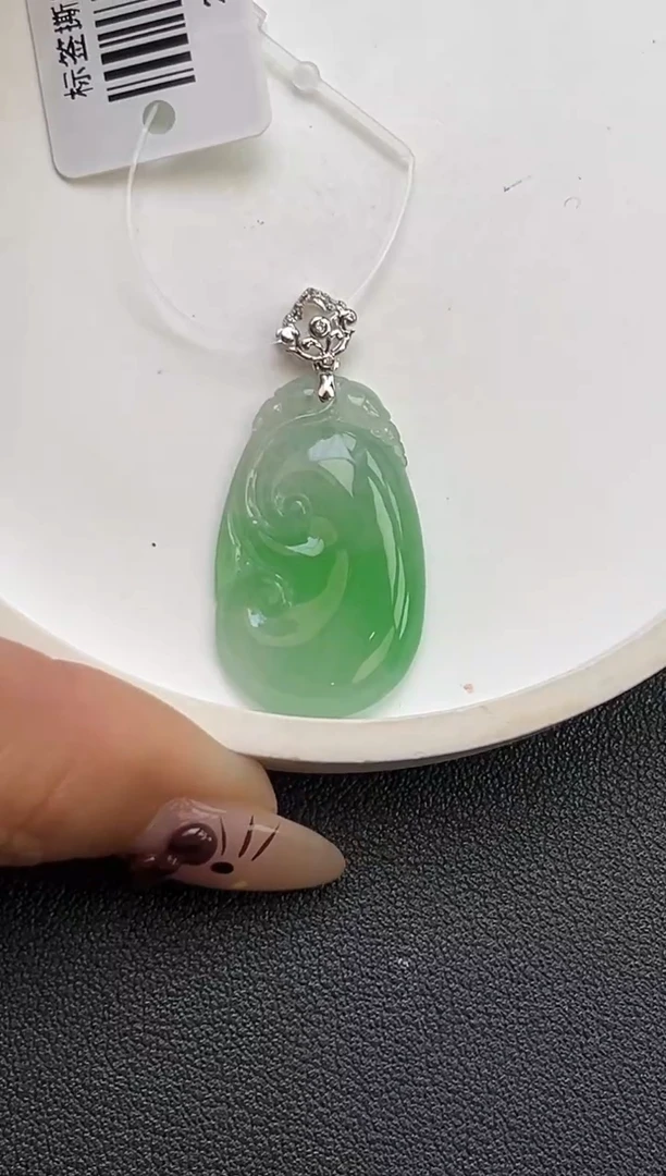 颈饰18K金镶嵌翡翠YM1337-1如意