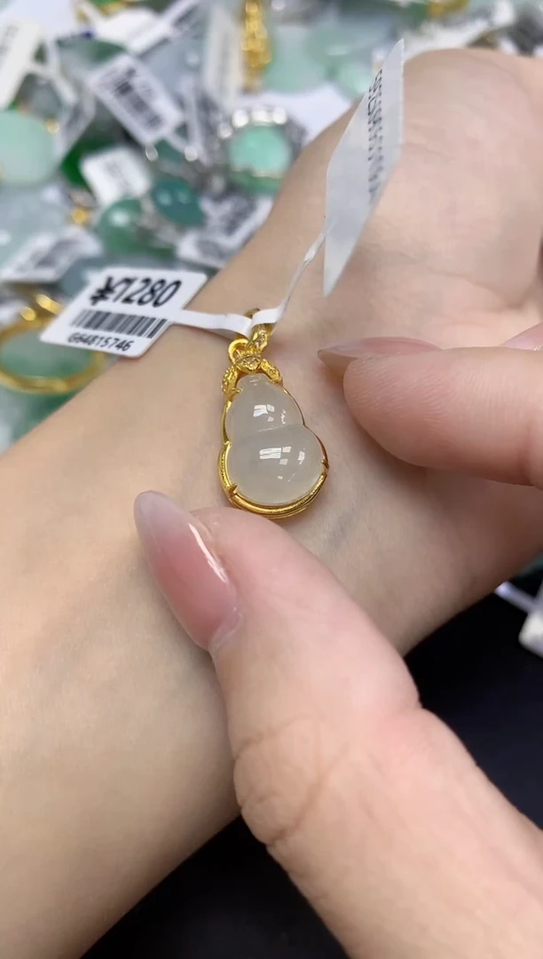 颈饰未镶嵌翡翠天然缅甸翡翠A货多样性发一件