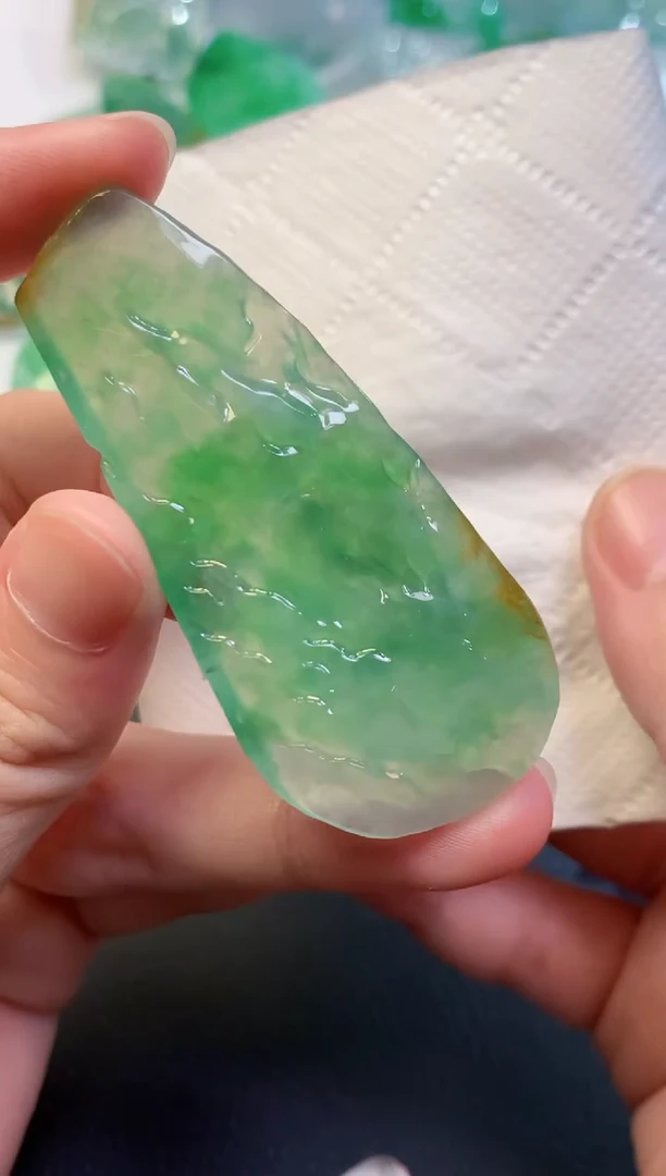 颈饰未镶嵌翡翠