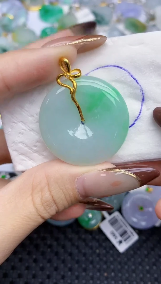 颈饰18K金镶嵌翡翠25   天然翡翠A货  百元以上9米证书费自理