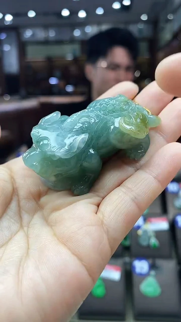 颈饰未镶嵌翡翠貔貅