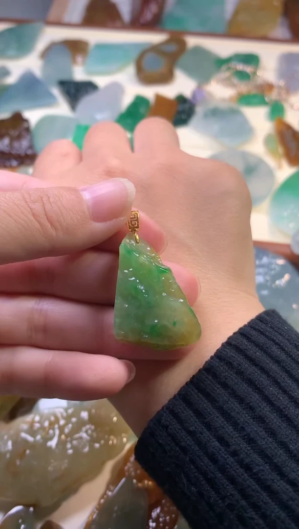 【闪购商品】翡翠颈饰18K金镶嵌吊坠