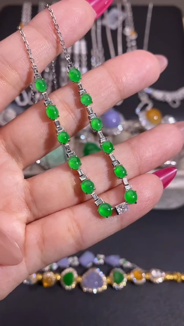 颈饰18K金镶嵌翡翠链子