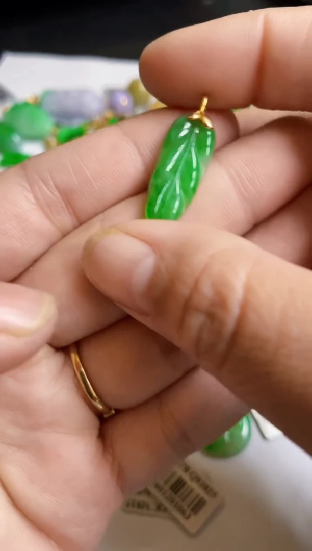 【闪购商品】翡翠颈饰18K金镶嵌吊坠