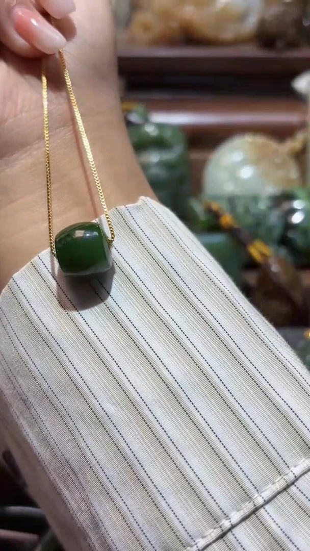 颈饰未镶嵌和田玉（碧玉）1