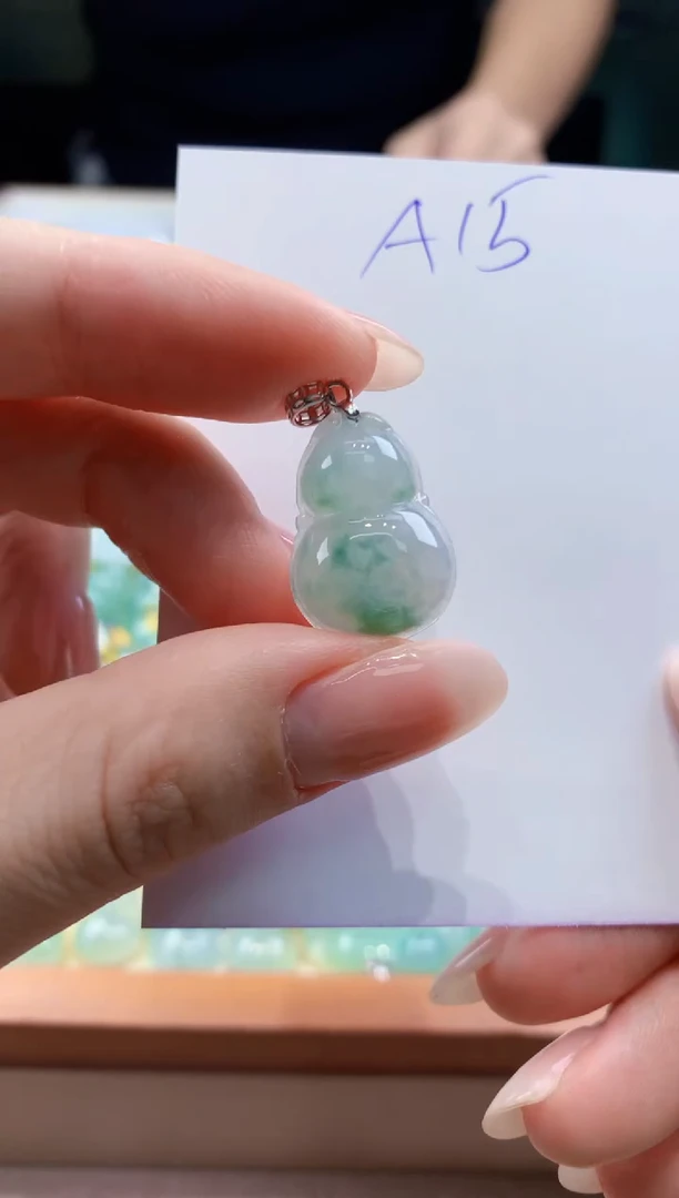 翡翠未镶嵌颈饰天然缅甸a货翡翠