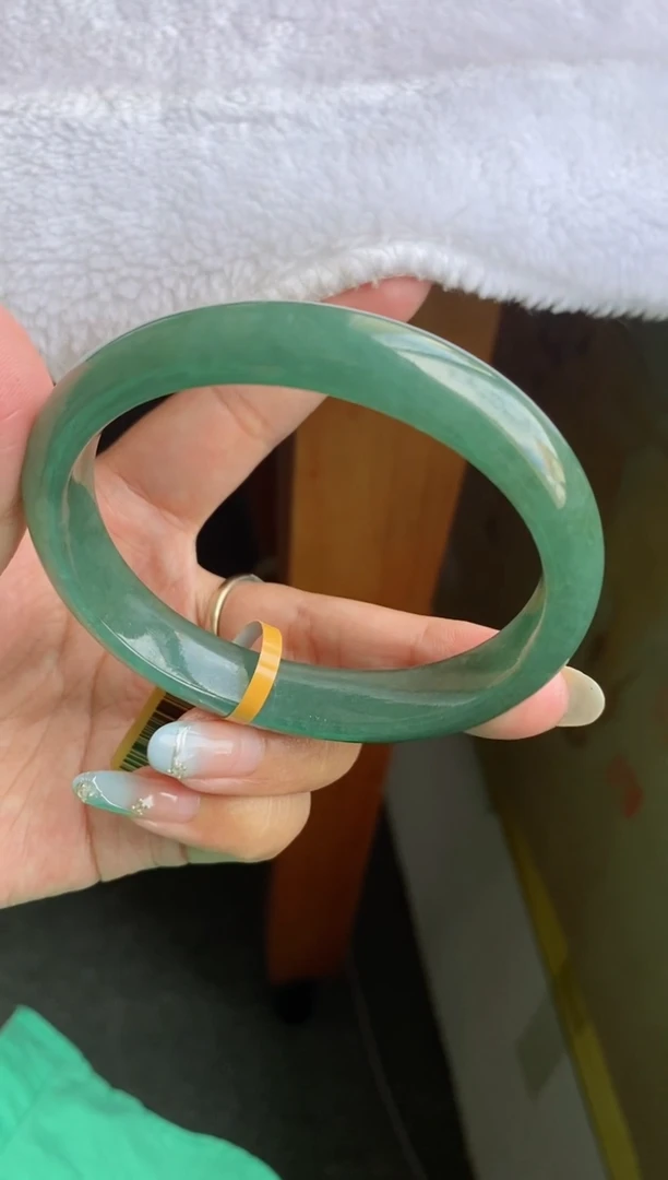 未镶嵌手镯翡翠（缅料）冰胶油青绿贵妃4号
