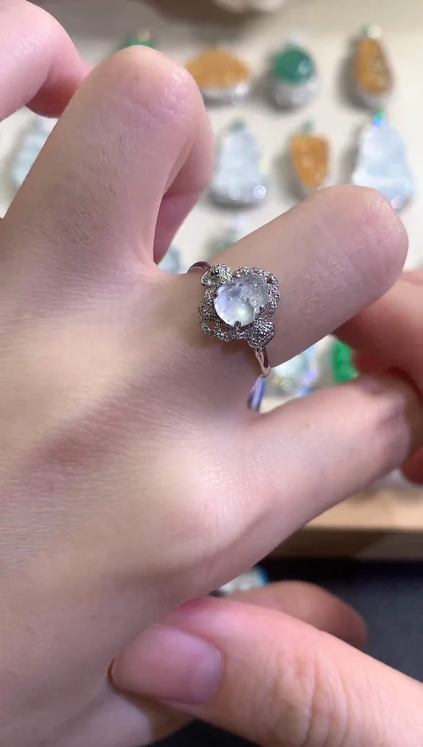 18K金镶嵌戒指翡翠冬日珠宝Q82