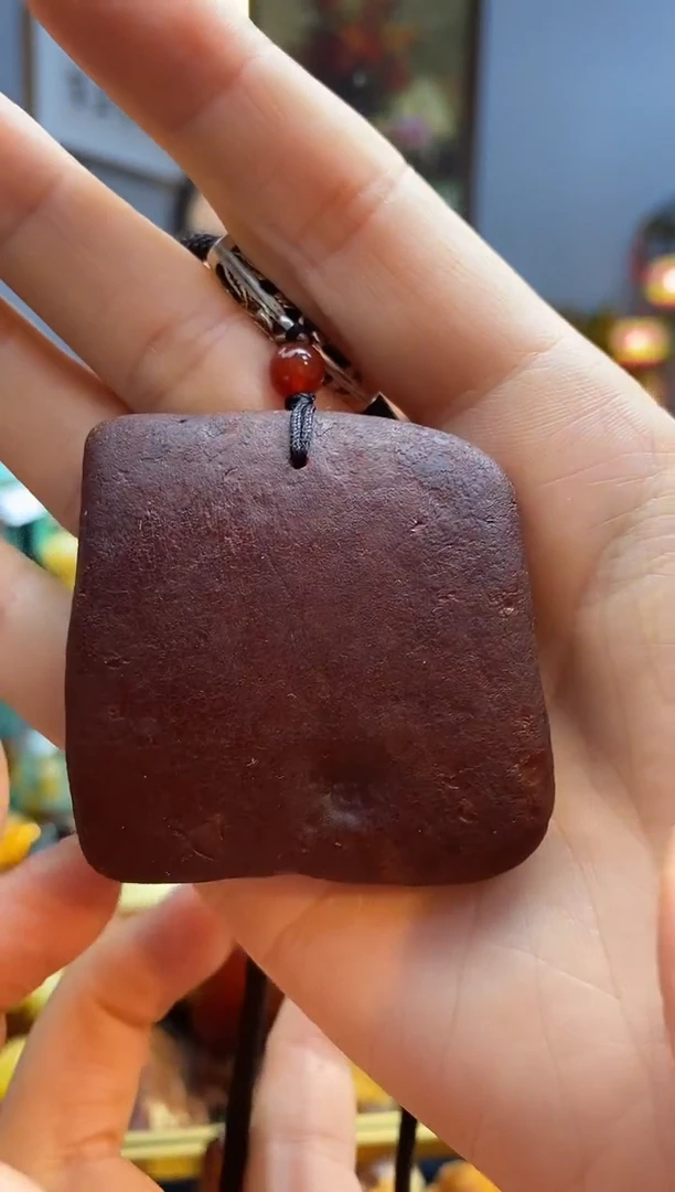 未镶嵌颈饰琥珀吊坠