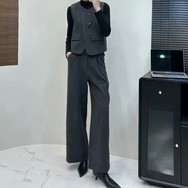 2025秋冬新款女气质显瘦复古时尚马甲+打底+窄版阔腿裤三件套套装
