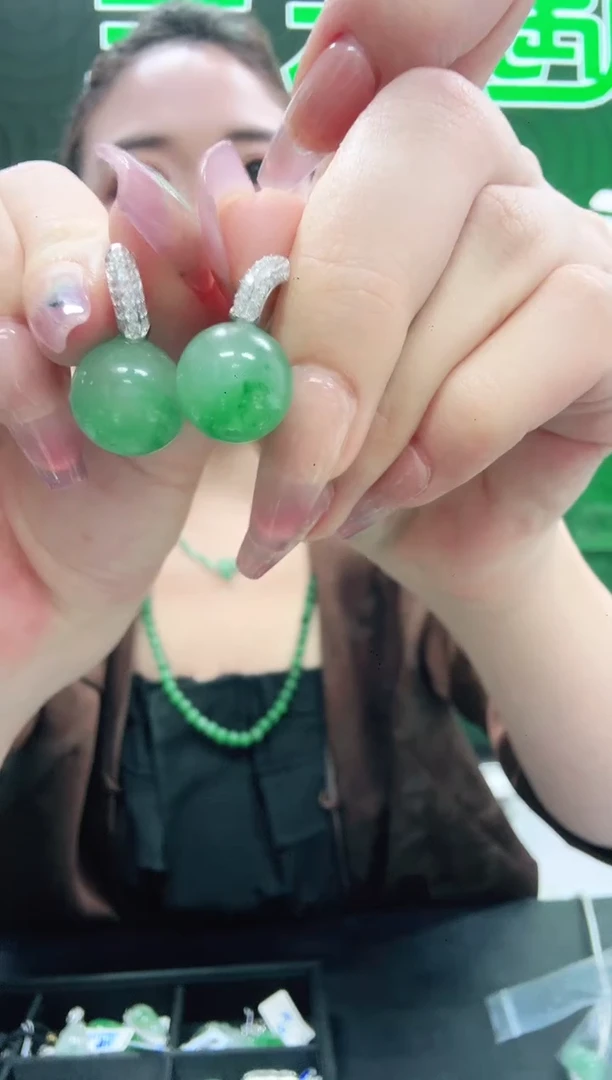 未镶嵌1石英质玉（非洲翠）/3880