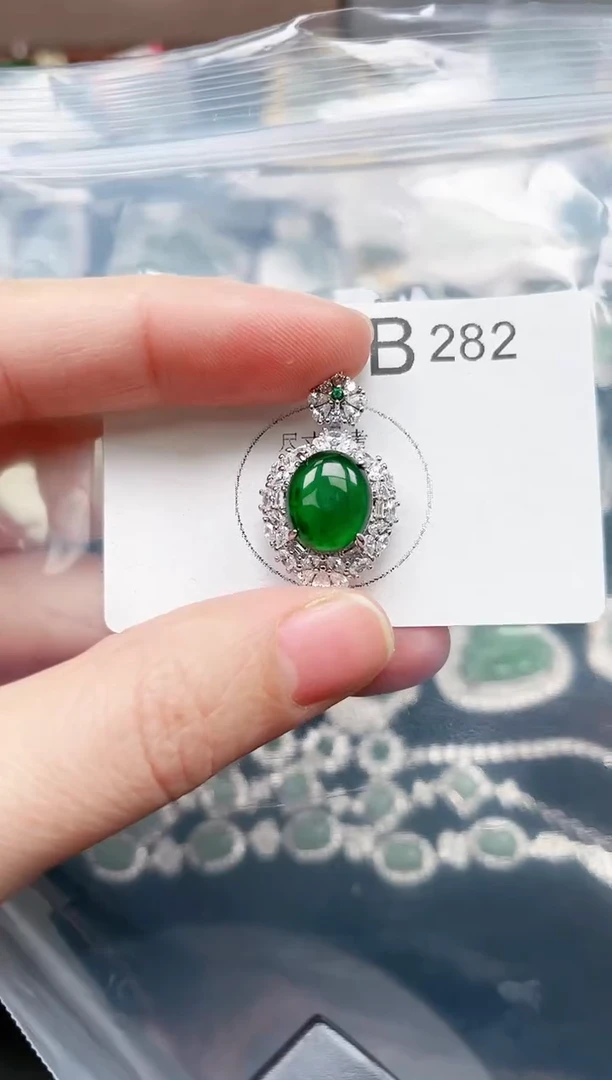 【闪购商品】翡翠颈饰未镶嵌282赠皮绳