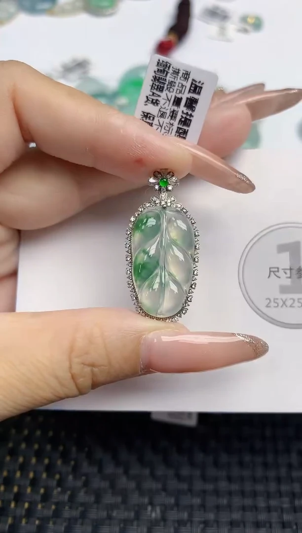 颈饰18K金镶嵌翡翠天然缅甸A货翡翠百元以上9元证书费自理