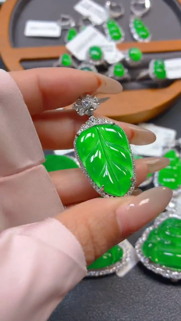 银S925镶嵌翡翠耳饰1