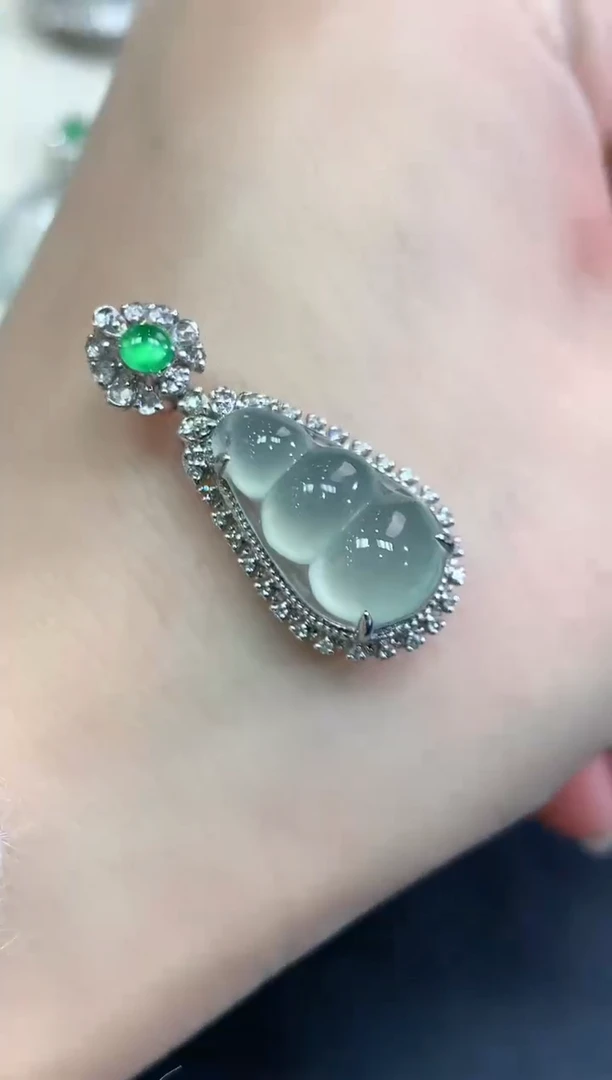 【闪购商品】翡翠吊坠(不含链)18K金镶嵌b80