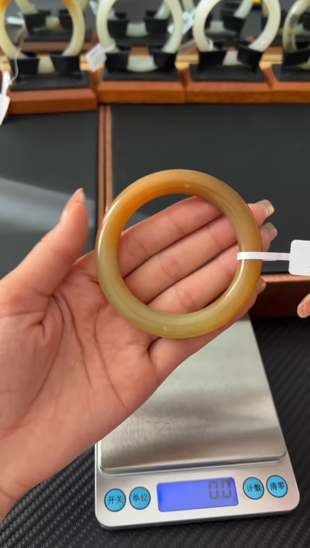 未镶嵌手镯和田玉且末微色差近2矿54+L