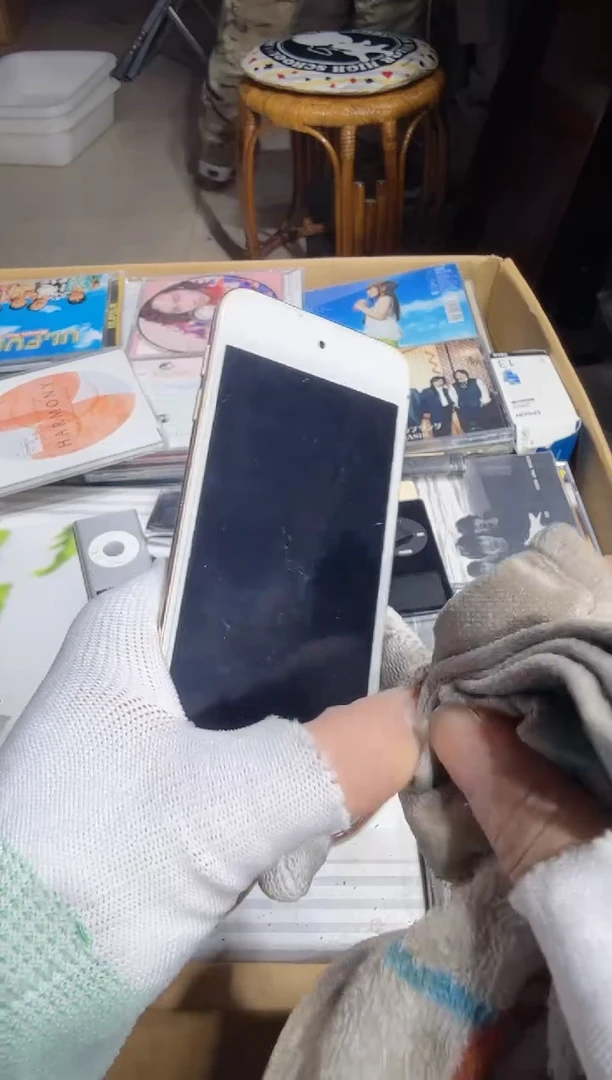 8新。****。   642中古商品，瑕疵品，不保好坏。