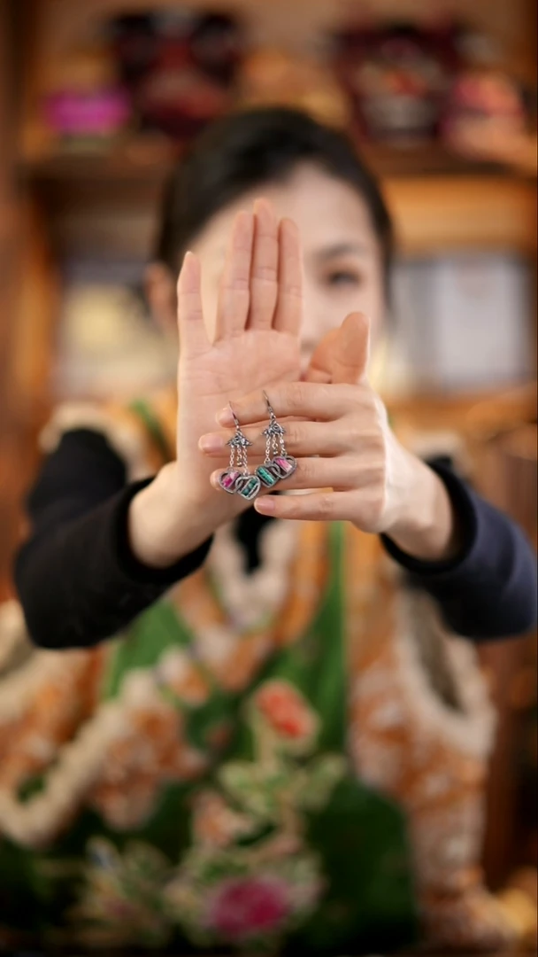 刺绣私人定制苗族手工Q222