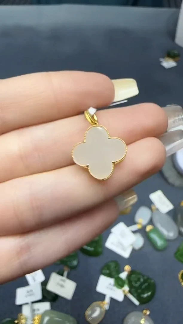 【闪购商品】和田玉挂件18K金镶嵌1