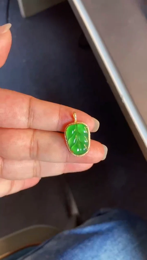 吊坠(不含链)18K金镶嵌翡翠1