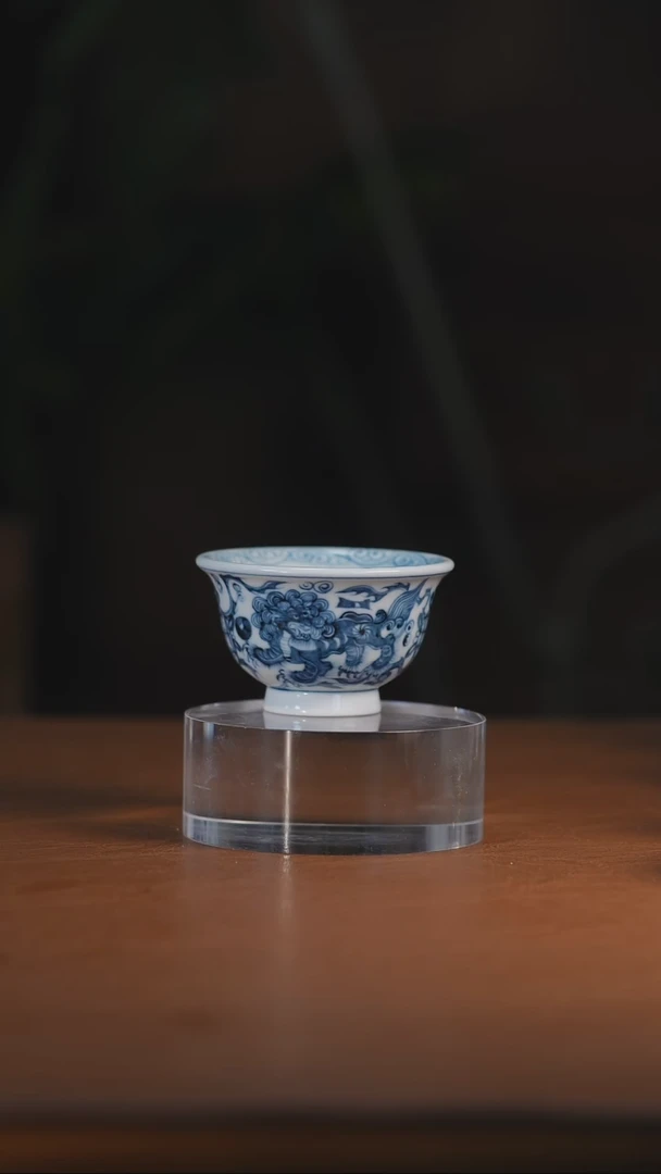 元青花双狮压手杯