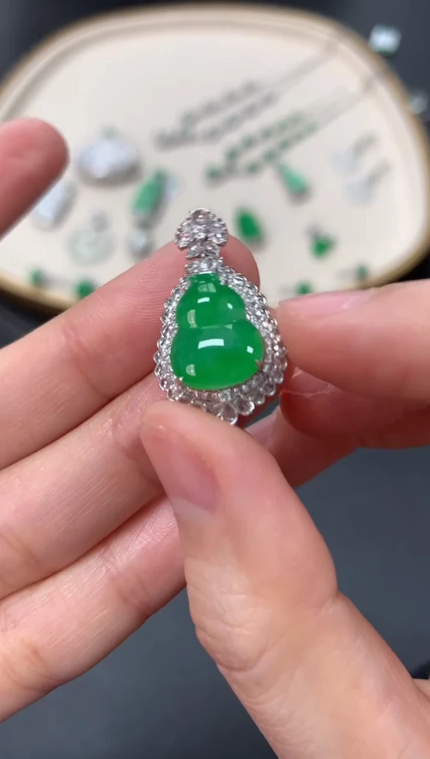 【闪购商品】翡翠吊坠(不含链)18K金镶嵌19800