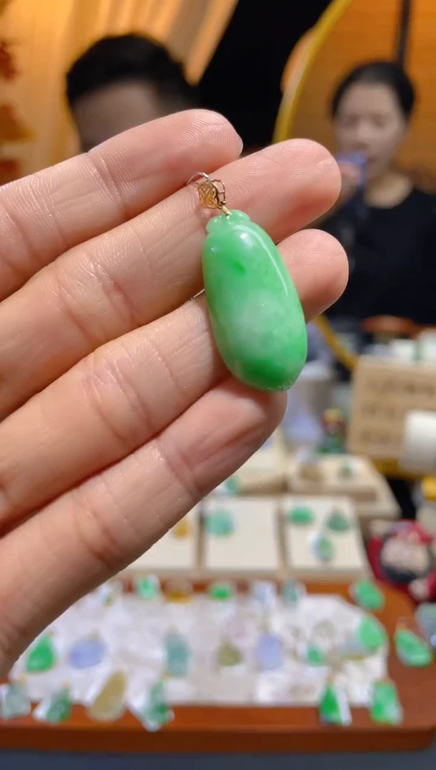 【闪购商品】翡翠颈饰18K金镶嵌假一赔三