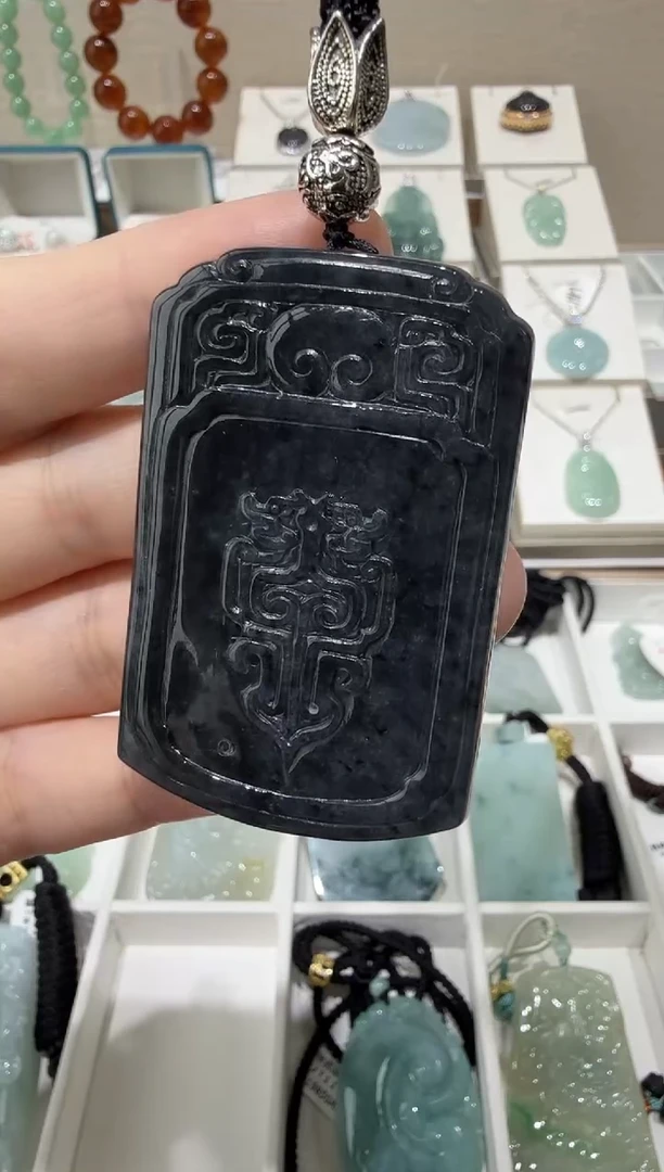 未镶嵌挂件翡翠快**生A货翡翠多样性一件冰乌鸡无事牌