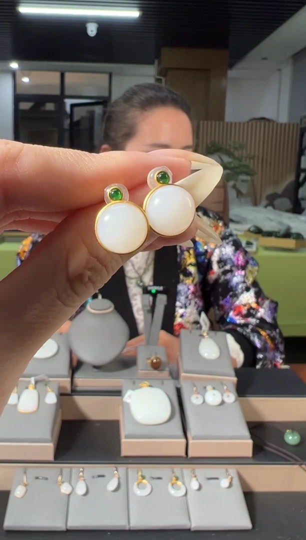 【闪购商品】和田玉耳钉18K金镶嵌白玉18K金耳钉