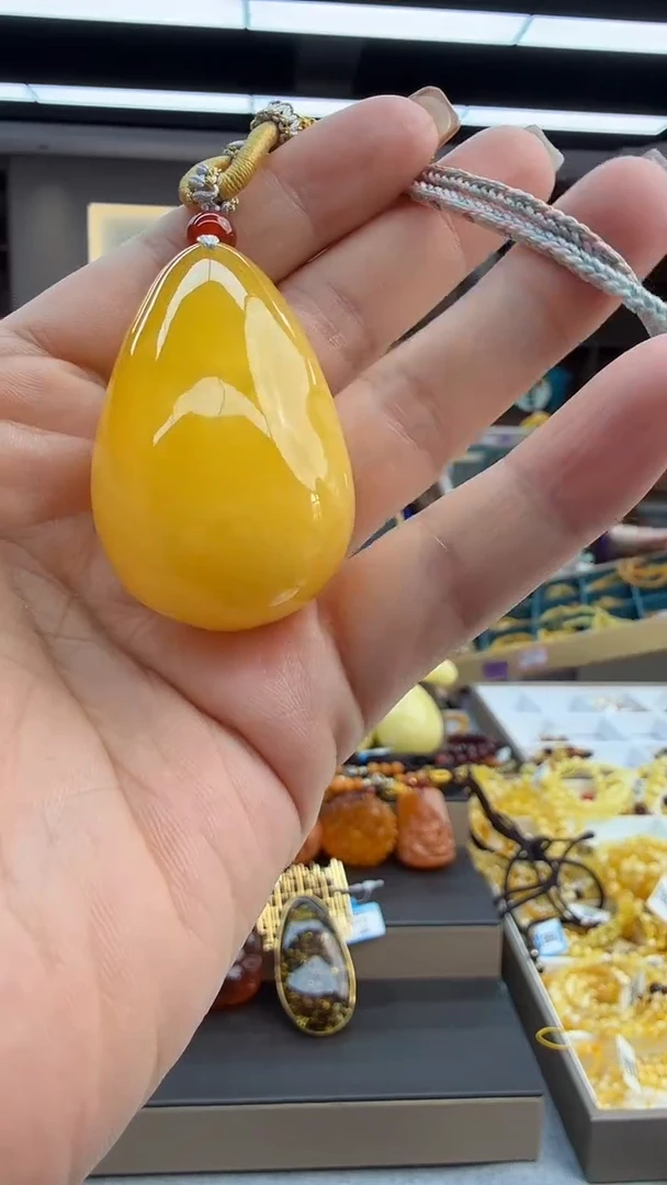 琥珀颈饰未镶嵌110秒拍号 假一罚三