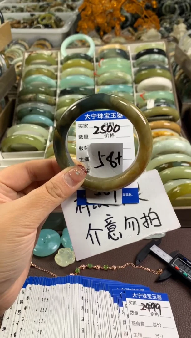 【闪购商品】蛇纹石玉手镯未镶嵌2500