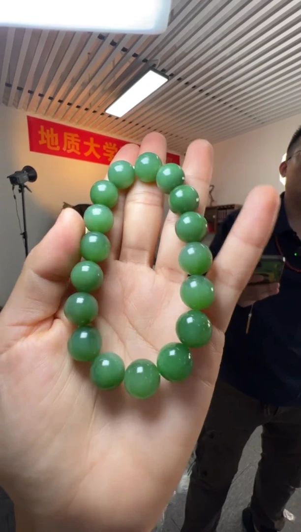 手串未镶嵌和田玉约12mm碧玉粉绿圆珠单圈手串